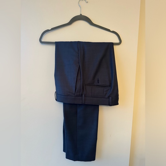 DKNY Men’s Modern Fit 100% Wool Suit - Picture 2 of 7